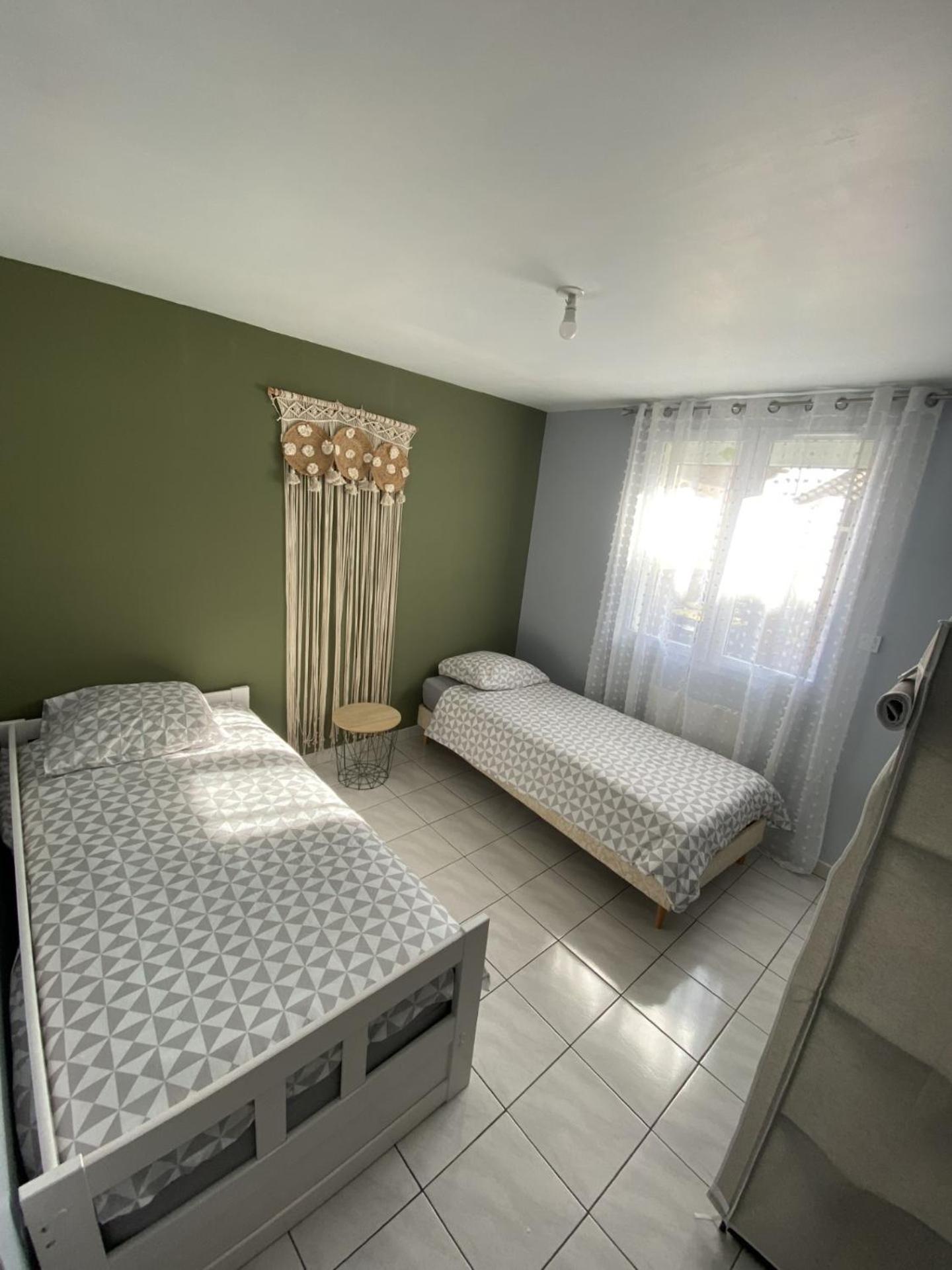Appartement Tout Equipe 2 Chambres + Jardin Saix  Extérieur photo