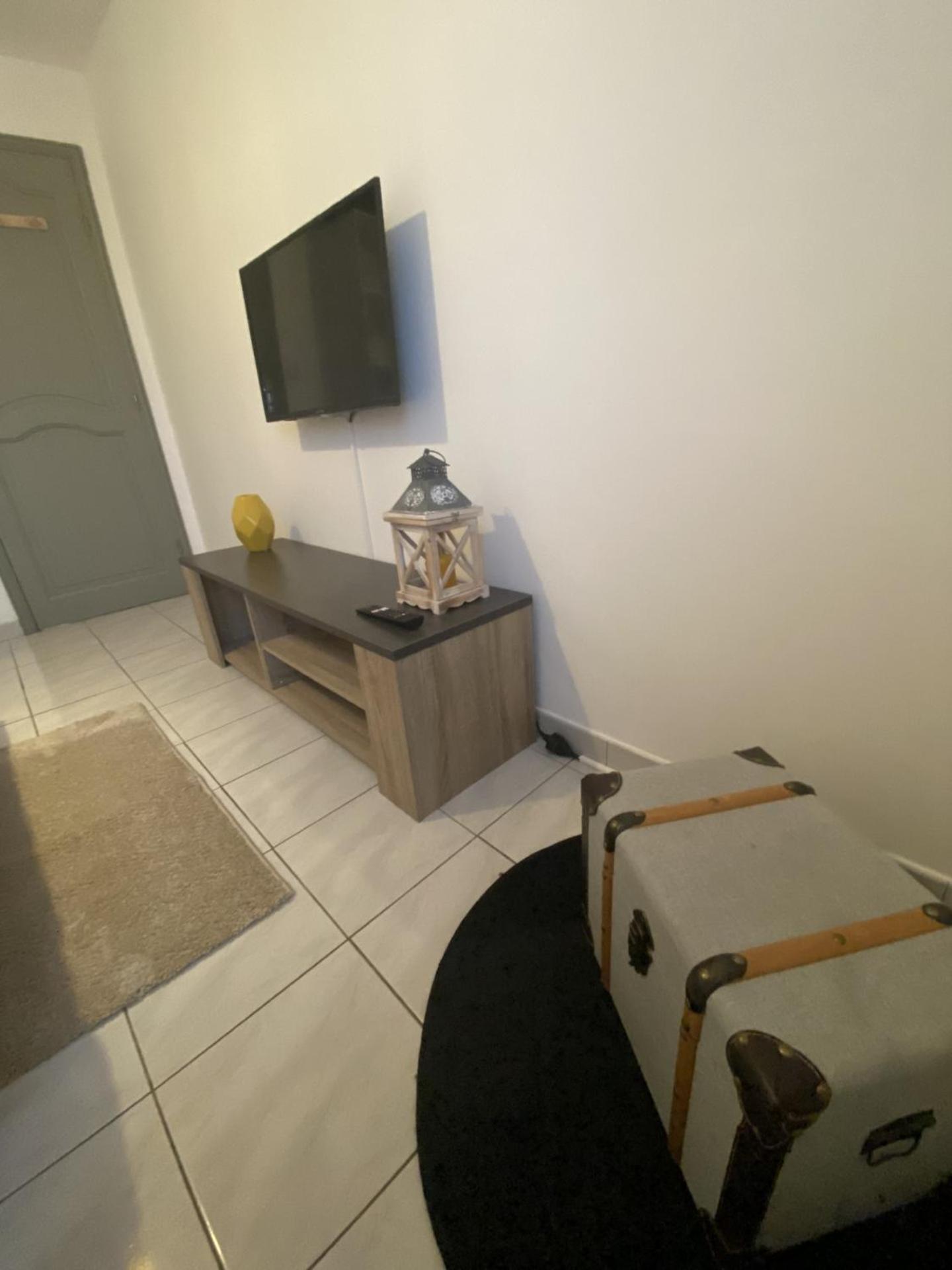 Appartement Tout Equipe 2 Chambres + Jardin Saix  Extérieur photo