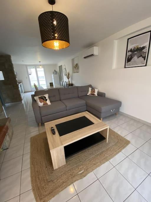 Appartement Tout Equipe 2 Chambres + Jardin Saix  Extérieur photo